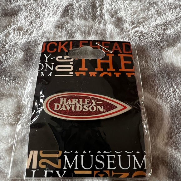 H/D red tank emblem pin - Picture 5 of 6